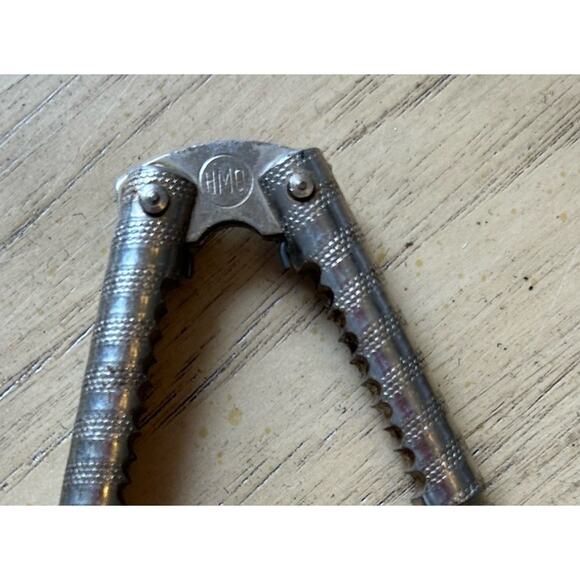 HMQ Trio Nut Crackers vintage Shell pebble hand held metal crab Nuts 1940s Lot 3 - Picture 4 of 8